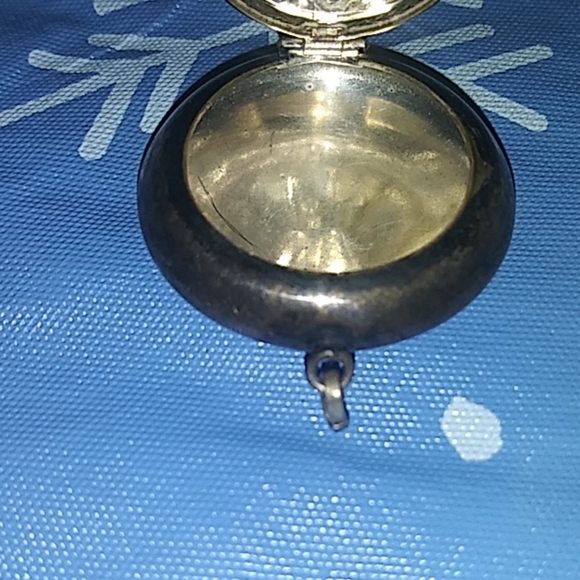 Religous locket stamped on back - Picture 3 of 5